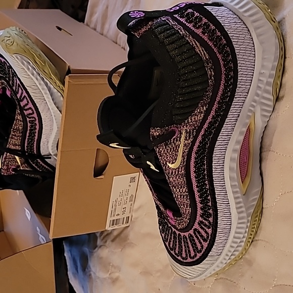 Nike Shoes - Nike Cosmic sneakers (adult) NEW Men Size 9 , Women size 10.5 US